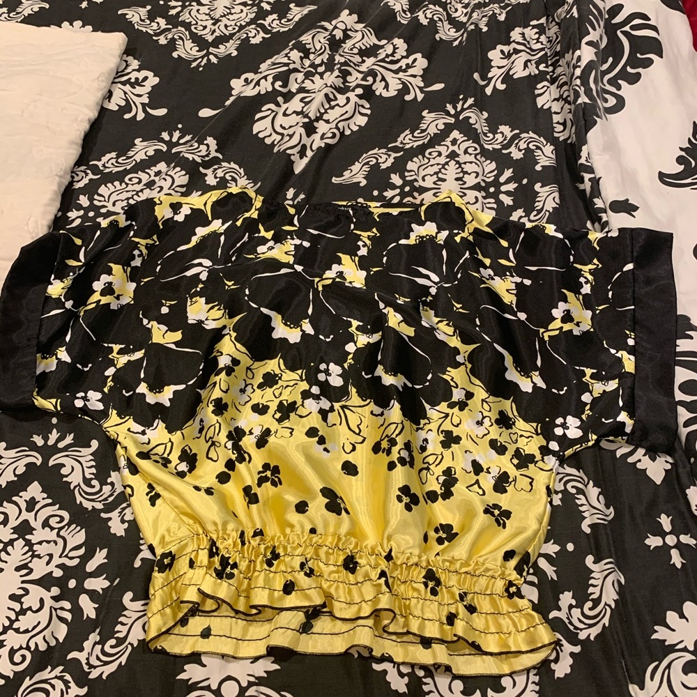 Short sleeve floral top